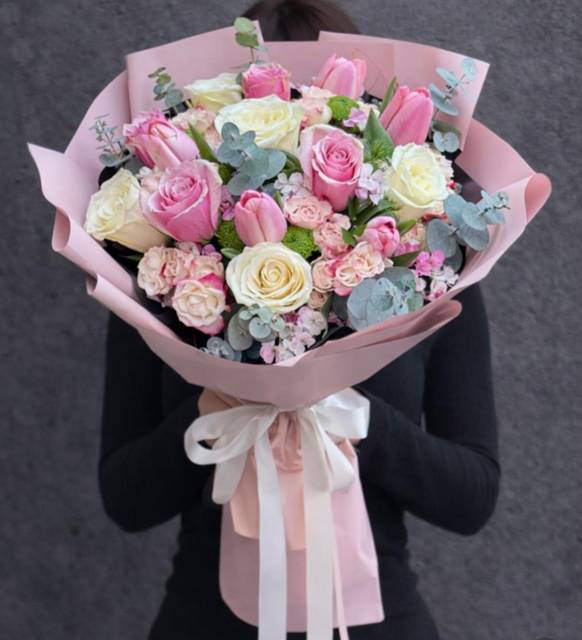 Pembe Beyaz Gül ve Lale Karışık Premium Buket