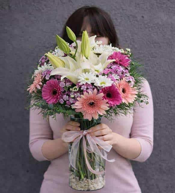 Cam Vazoda Lilyum ve Gerbera Karışık Premium Aranjman