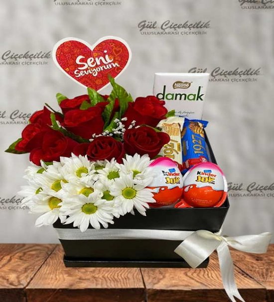 11 KIRMIZI GÜL VE ÇİKOLATA KUTUSU