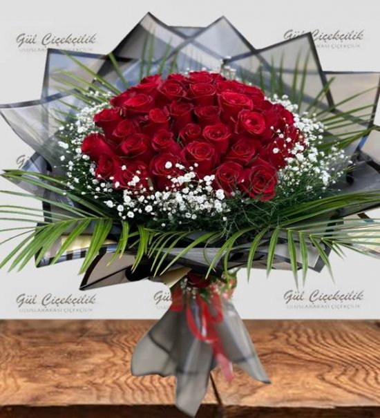 VİP 41 Kırmızı Gül Buketi 