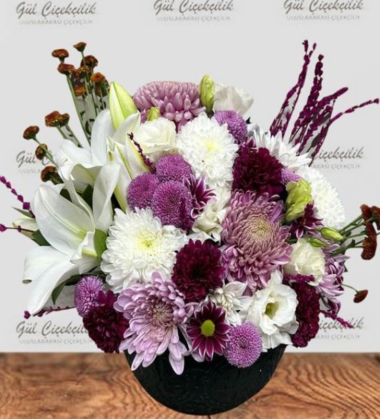  Siyah Kutuda Renkli Krizantem Aranjmanı