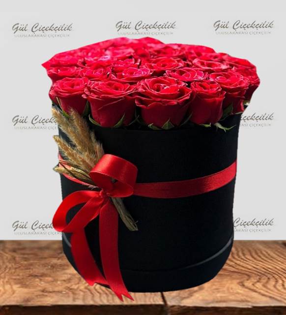 SEDEFLİ KUTUDA 25 KIRMIZI GÜL